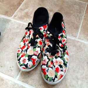 Floral Lace up Boho Grandma Core Sneakers Flat Shoe size 9